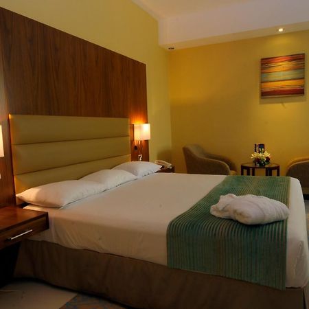 Howard Johnson By Wyndham Abu Dhabi Downtown Buitenkant foto