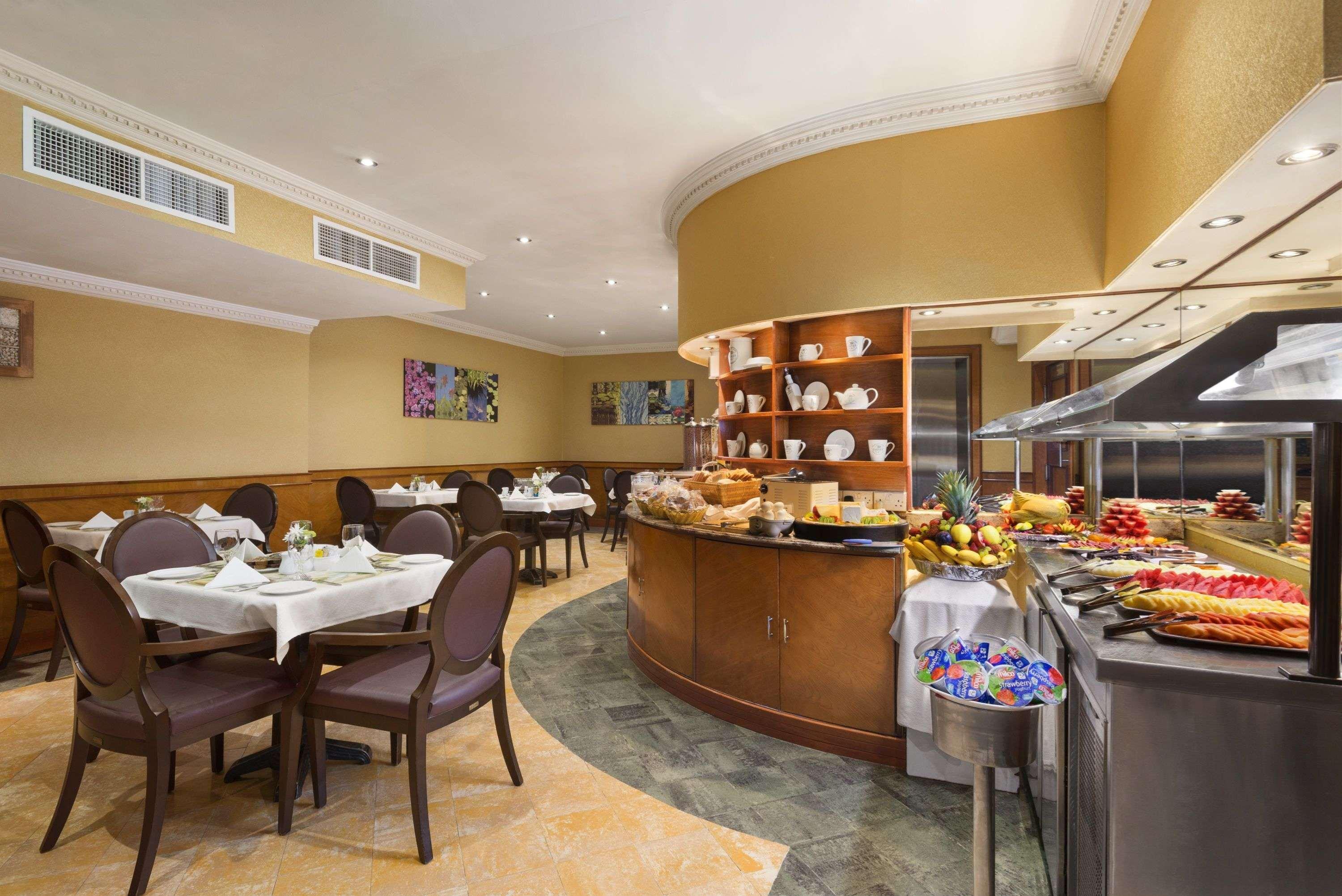 Howard Johnson By Wyndham Abu Dhabi Downtown Buitenkant foto