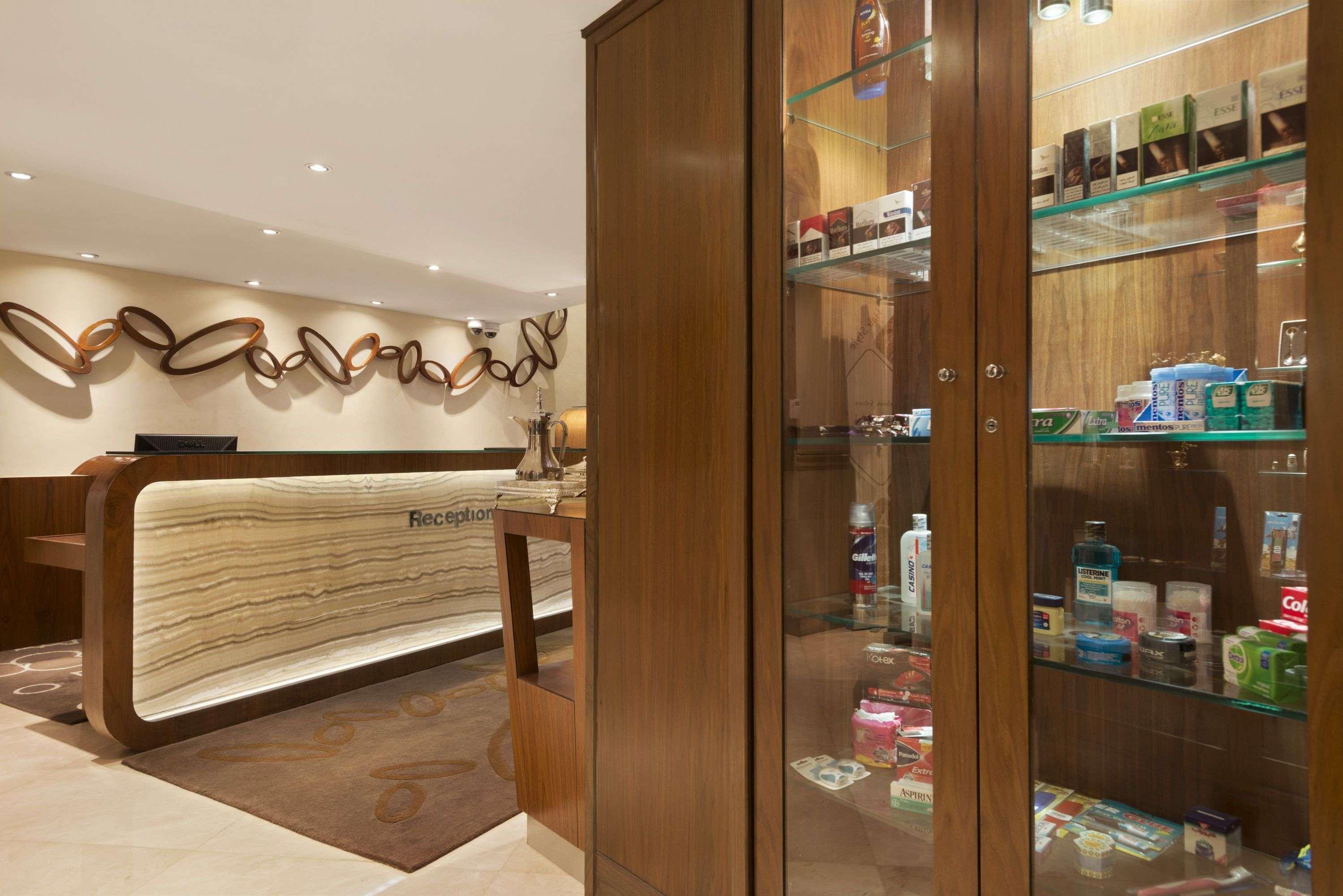 Howard Johnson By Wyndham Abu Dhabi Downtown Buitenkant foto