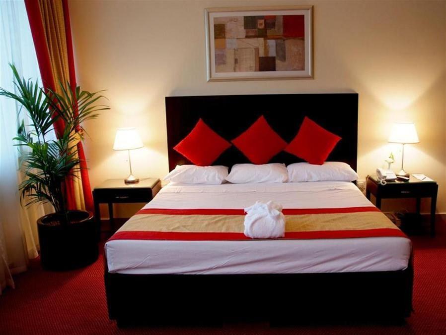Howard Johnson By Wyndham Abu Dhabi Downtown Buitenkant foto